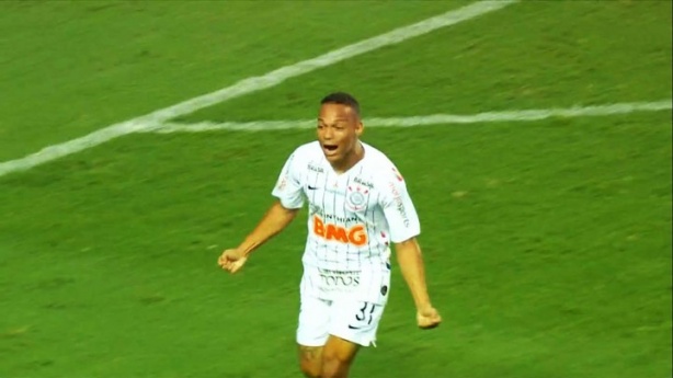 Janderson vibra com gol marcado