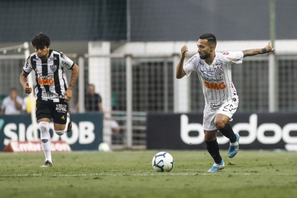 Clayson durante jogo com o Atlético-MG, pelo Campeonato Brasileiro
