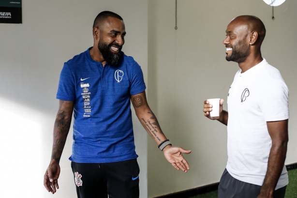 Coelho e Love no vestiário antes do jogo contra o Atlético Mineiro