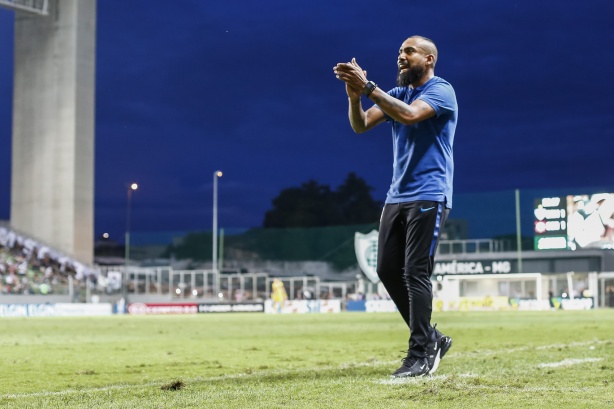 Dyego Coelho durante jogo com o Atlético-MG, pelo Campeonato Brasileiro