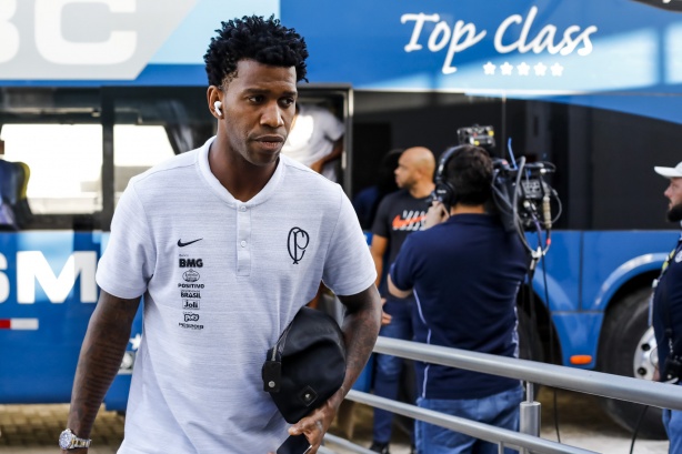 Gil chega ao estádio Independência para jogo contra o Atlético Mineiro