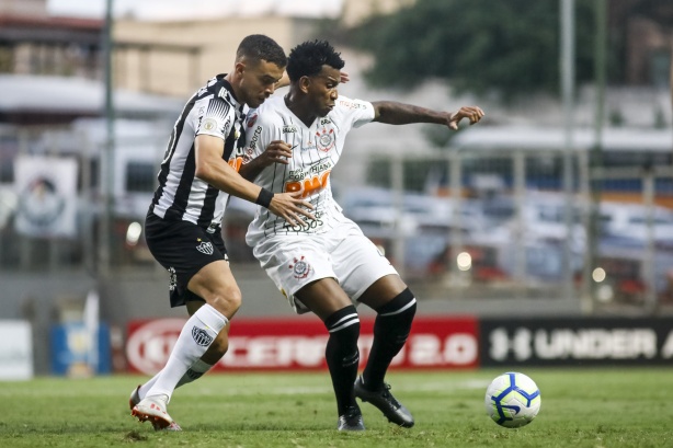 Gil durante jogo com o Atlético-MG, pelo Campeonato Brasileiro