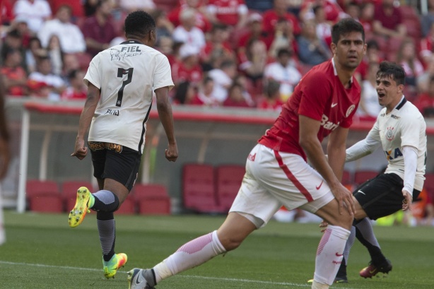Gol de Elias no Beira-Rio deu ao Timão a liderança do Brasileiro em 2016