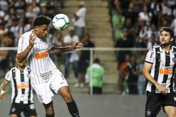 Gustagol durante jogo com o Atlético-MG, pelo Campeonato Brasileiro
