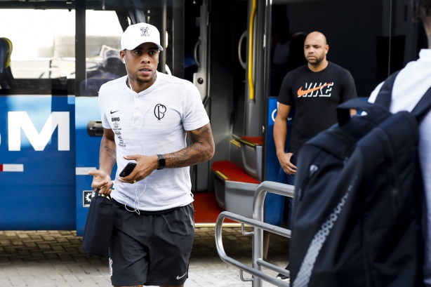 Gustavo chega ao estádio Independência para jogo contra o Atlético Mineiro