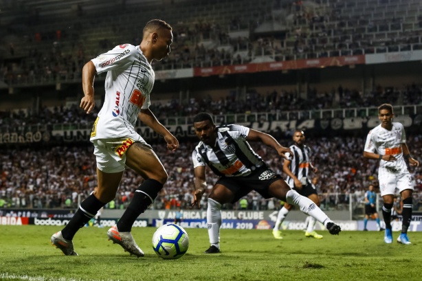 Janderson durante jogo com o Atlético-MG, pelo Campeonato Brasileiro