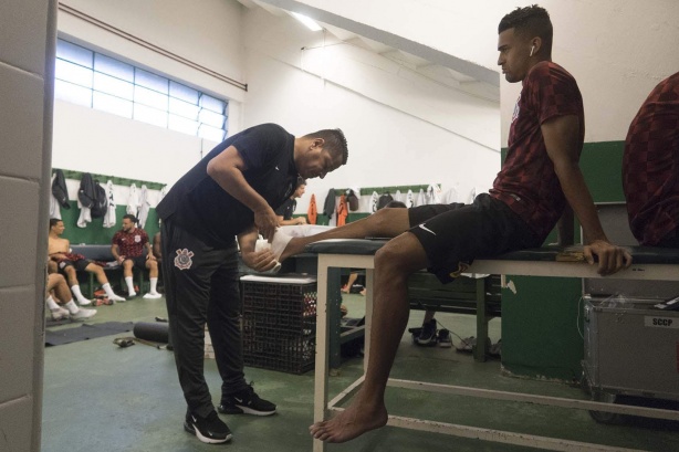 Léo Santos precisou passar por duas cirurgias em 2019; ambas no mesmo joelho