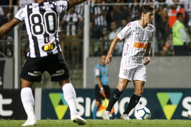 Mateus Vital durante jogo com o Atlético-MG, pelo Campeonato Brasileiro