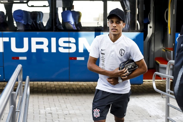 Pedrinho chega ao estádio Independência para jogo contra o Atlético Mineiro