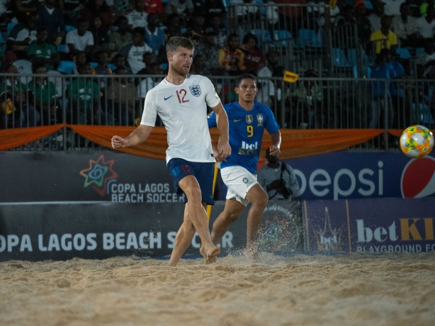 Ben é também jogador da seleção inglesa de futebol de areia