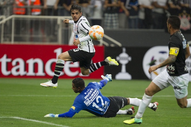 Fagner anotou um dos 4 gols do Corinthians na goleada sobre o Once Caldas, pela pr-Libertadores de 2015; uma das jogadas coletivas mais bonitas do estdio at hoje