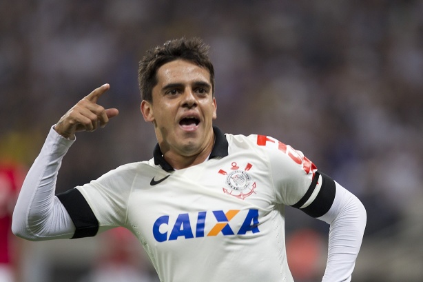 Fagner comemora o gol contra o Inter, a primeira vitria do Corinthians na Arena, em junho de 2014