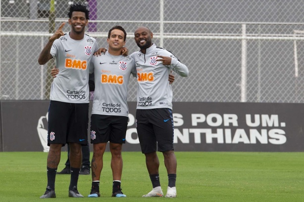 Gil, Jadson e Love voltam aos treinos para último compromisso do Timão no ano