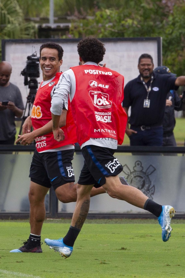 Jadson voltam aos treinos para último compromisso do Timão no ano