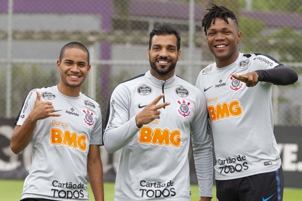 Jogadores do Corinthians voltam aos treinos para último compromisso do Timão no ano
