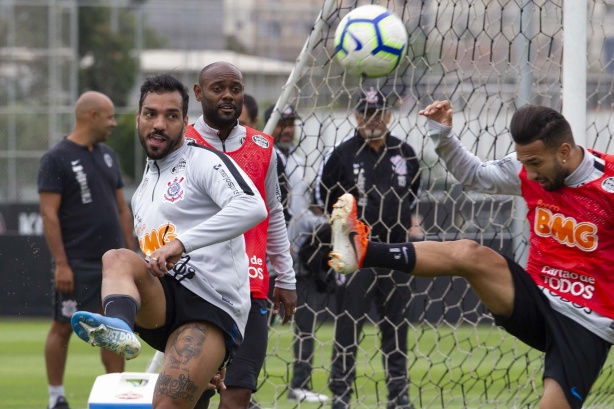 Michel Macedo e Clayson voltam aos treinos para último compromisso do Timão no ano