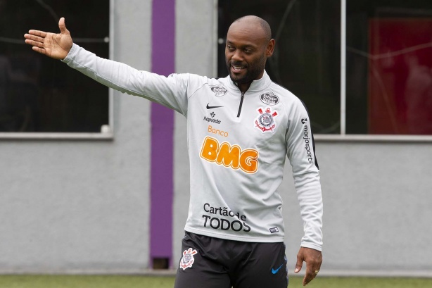 Vagner Love voltam aos treinos para último compromisso do Timão no ano