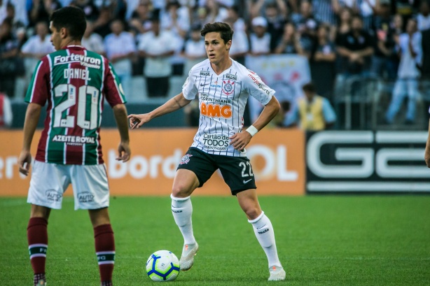 Mateus Vital foi escalado pela direita, mas só conseguiu produzir quando foi para o outro lado
