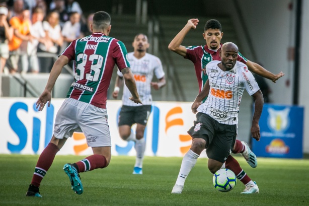 Vagner Love durante jogo contra o Fluminense, no último ...