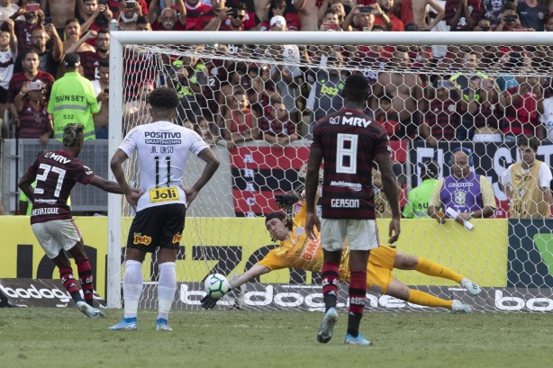 Corinthians de Cássio & cia. levou três gols de Bruno Henrique