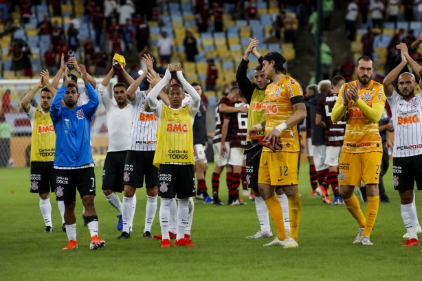 Eliminados, os atletas agradeceram a presença dos torcedores no Maracanã