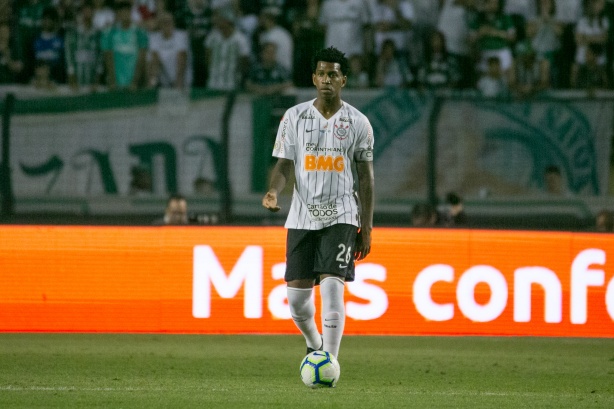 Gil chegou no meio da temporada para reforçar o setor defensivo do Timão