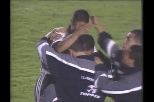 Marcelinho brilhou com gol e assistncia na vitria do Corinthians por 2 a 1 sobre o Palmeiras num dos clssicos da fase de grupos