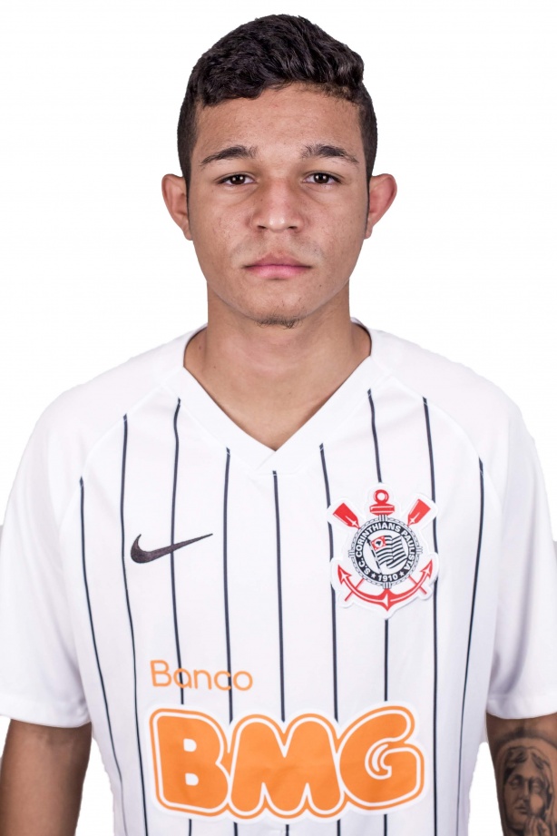 O meia Adson está na lista de jogadores convocados para a Copinha de 2020