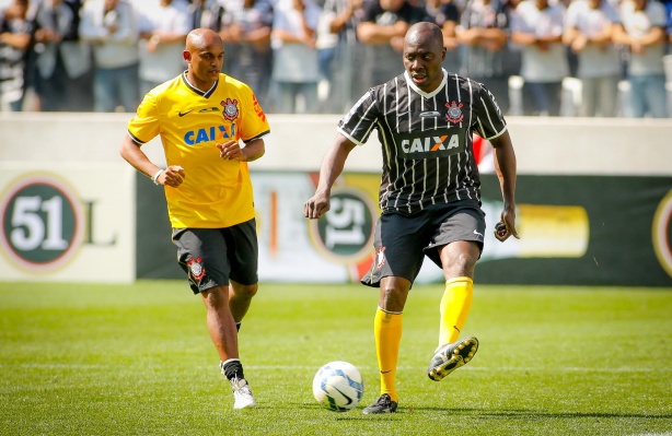 Freddy Rincón durante jogo festivo na inauguração da Arena Corinthians