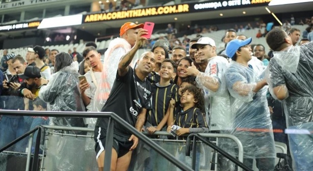 Sheik organizou evento beneficente no estádio alvinegro