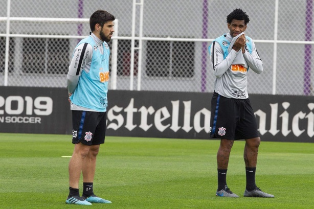 Bruno Méndez e Gil atuaram alguns jogos em 2019; uruguaio vai se recuperar de cirurgia no início dos trabalhos