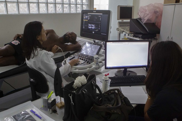 Jogadores realizam testes ergométricos e eletrocardiogramas nesta terça-feira