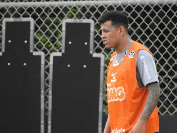 Sidcley durante treinamento desta quinta-feira no Corinthians