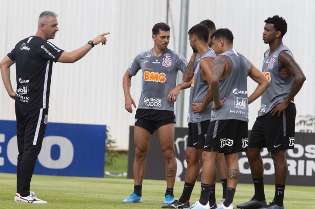 [COMENTE] Para você, Tiago Nunes perdeu o vestiário após suas declarações polêmicas sobre o Corinthians?