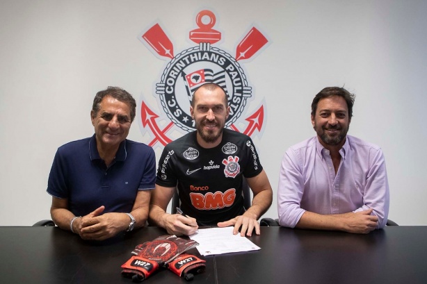 Walter tambm renovou seu contrato com o Corinthians