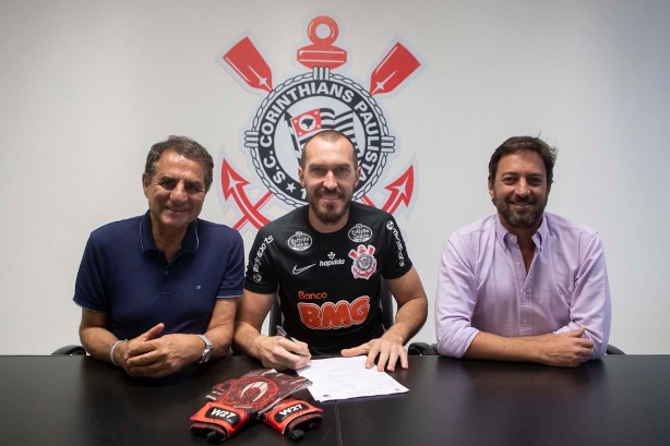 Walter também renovou seu contrato com o Corinthians