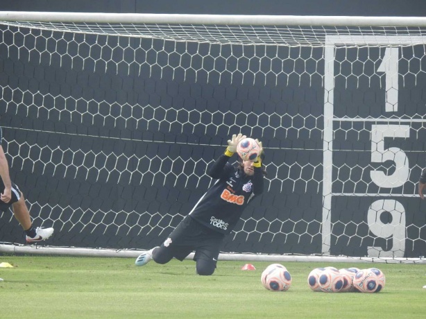Goleiro não mostrou dificuldades durante o treino desta manhã