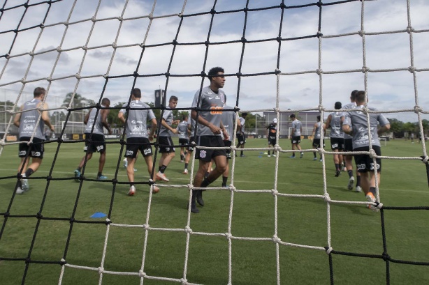 Elenco corinthiano no treino desta manhã no CT Joaquim Grava