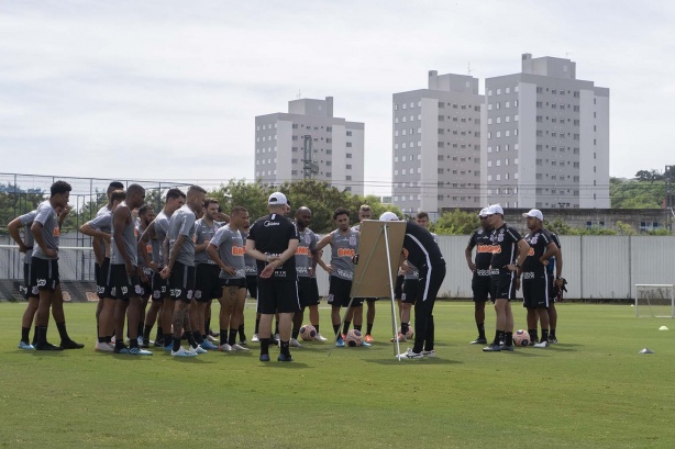 Elenco do Timão no treino desta manhã no CT Joaquim Grava