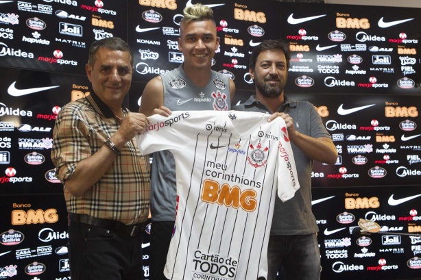 Kalil, Cantillo e Duílio na apresentação oficial do jogador no CT