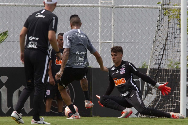Treino desta manha no 'CT Joaquim Grava', zona leste da cidade de São Paulo.