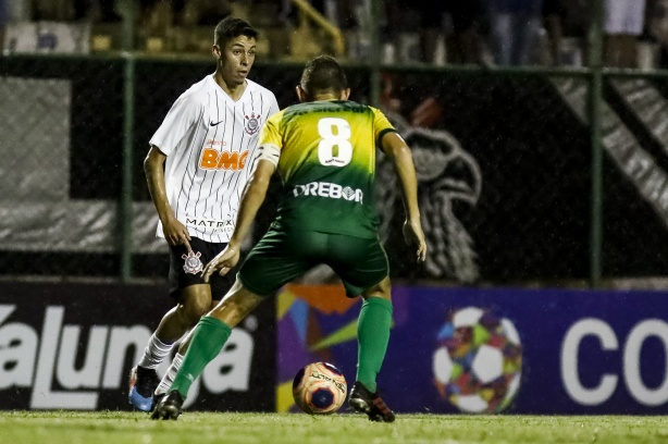 Gabriel no jogo contra o Cuiabá, pela Copinha 2020