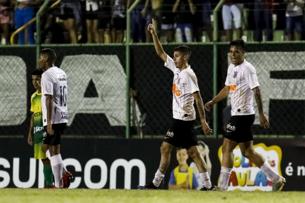 Gabriel Pereira e Hugo Sandoval no jogo contra o Cuiabá, pela Copinha 2020