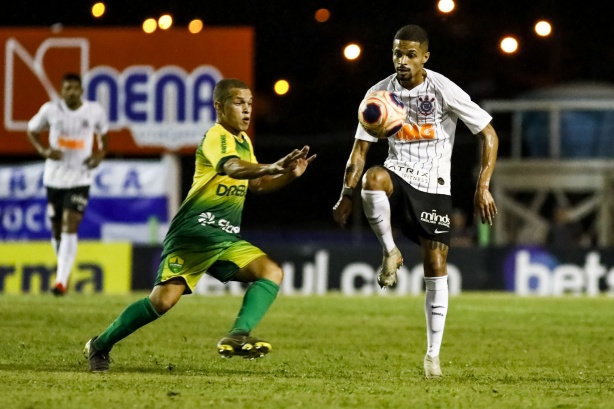 Vitinho no jogo contra o Cuiabá, pela Copinha 2020