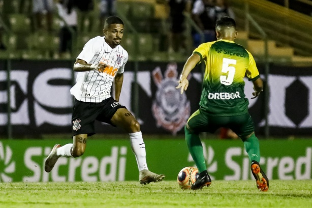 Vitinho no jogo contra o Cuiabá, pela Copinha 2020