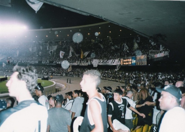 Cerca de 25 mil corinthianos ocuparam um dos lados do Maracanã na final do Mundial