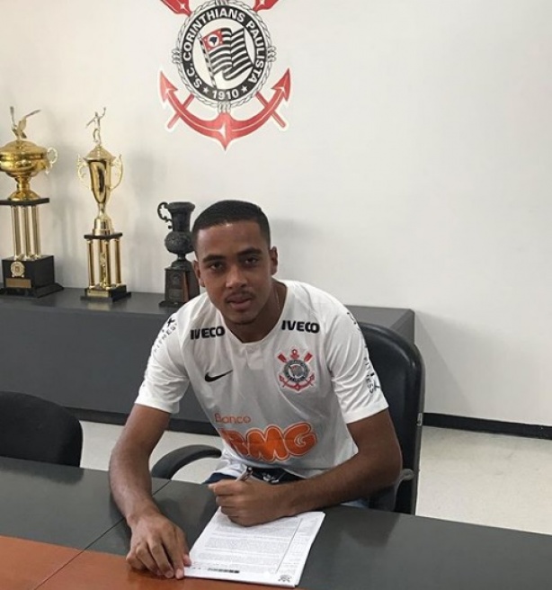 Lateral chegou no ano passado e só fez três jogos até aqui