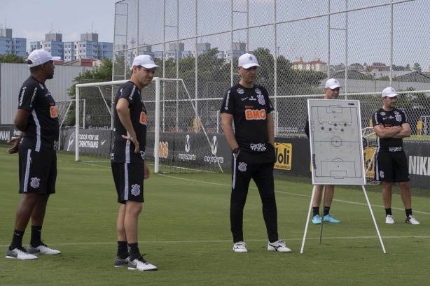 Foi Tiago Nunes quem escolheu quem faria parte de sua comissão técnica no Corinthians, com direito até a retirada de profissionais que faziam parte dos trabalhos em 2019