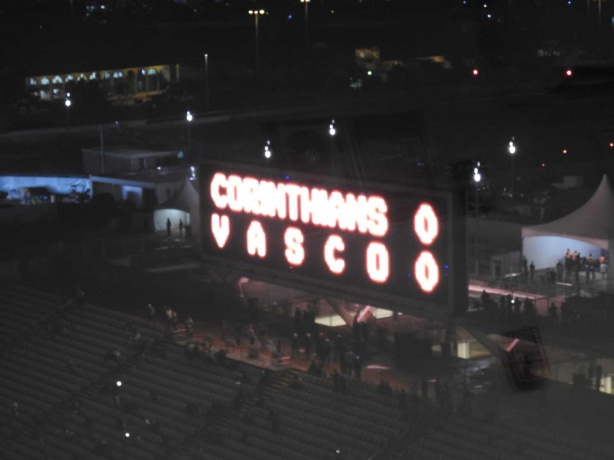 Placares da Arena fizeram aluso  final contra o Vasco