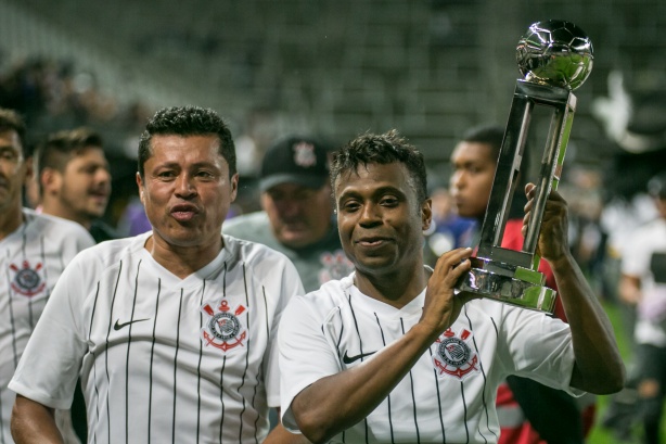 Campeão Mundial em 2000, Índio ao lado de Edílson